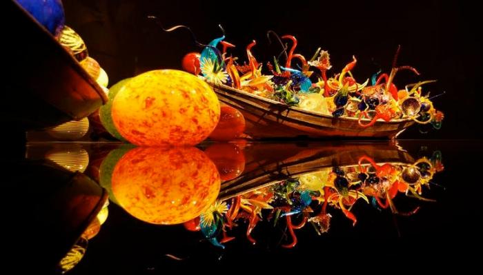 Chihuly Boat 01